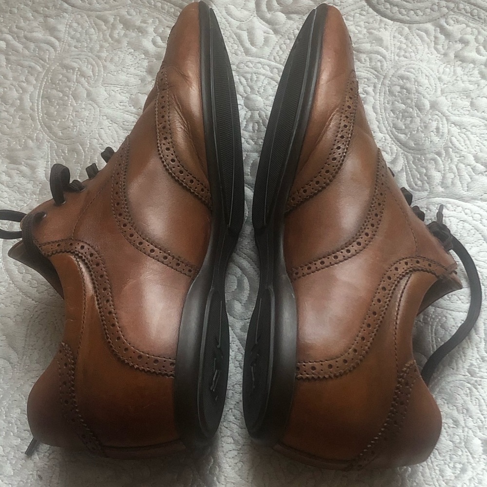 Brown Louis Vuitton sneakers - Picture 5 of 8